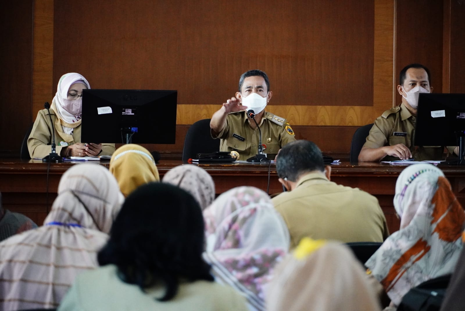 Belum Terpenuhi, Bupati Instruksikan Camat Gelar Vaksinasi Usai Tarawih