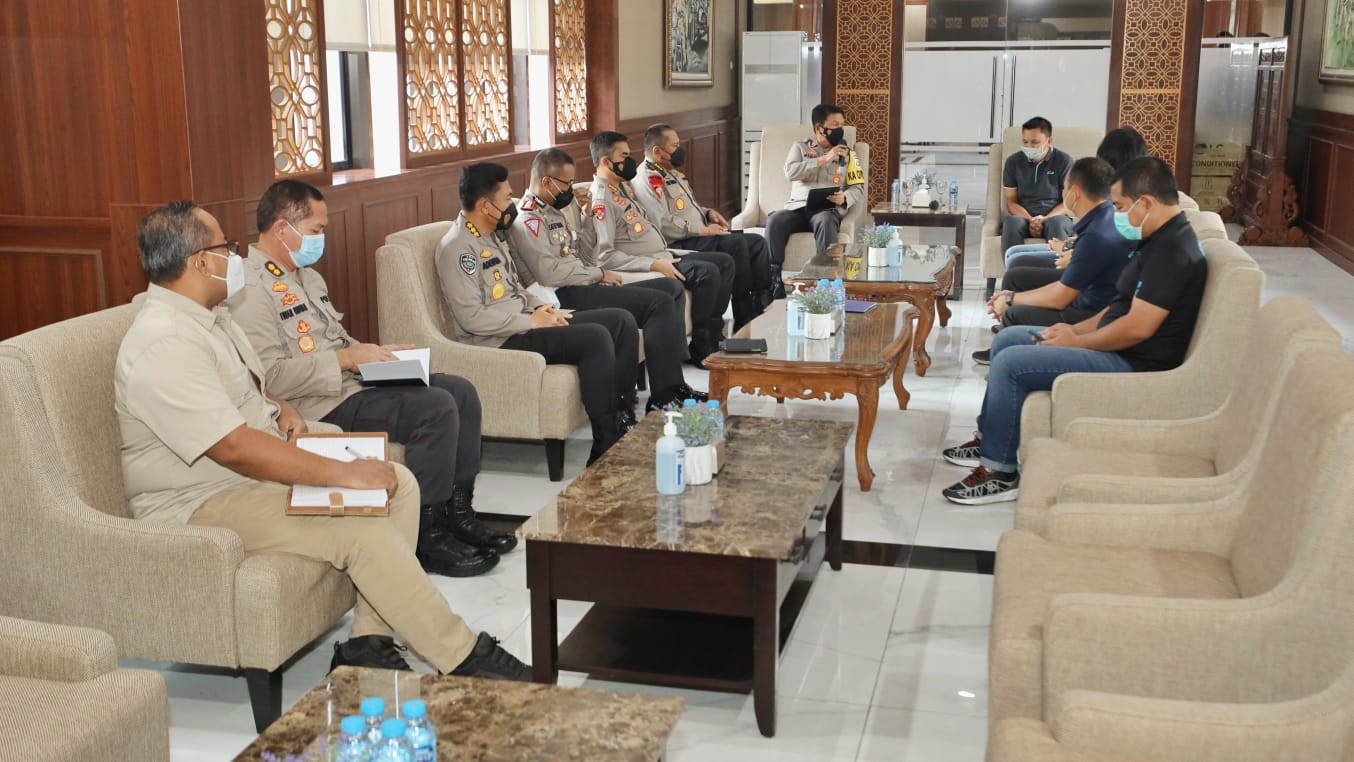 Kapolda Jatim Menerima Audiensi mainsepeda.com dan DBL Indonesia
