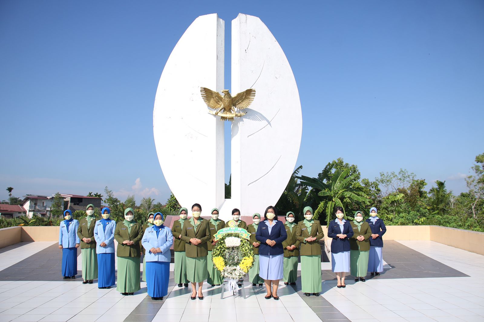 Jelang HUT ke-58, Ny. Helly Sulaiman Agusto Ziarah ke Makam Pahlawan