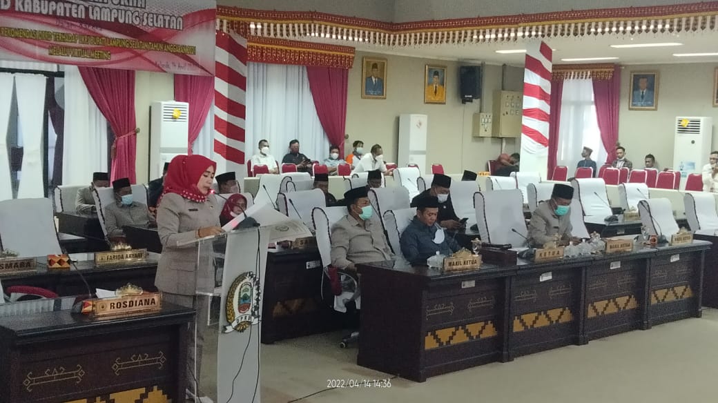 DPRD Lamsel Gelar Rapat Paripurna, Penyampaian Rekomendasi Atas LKPJ Bupati Ta-2021