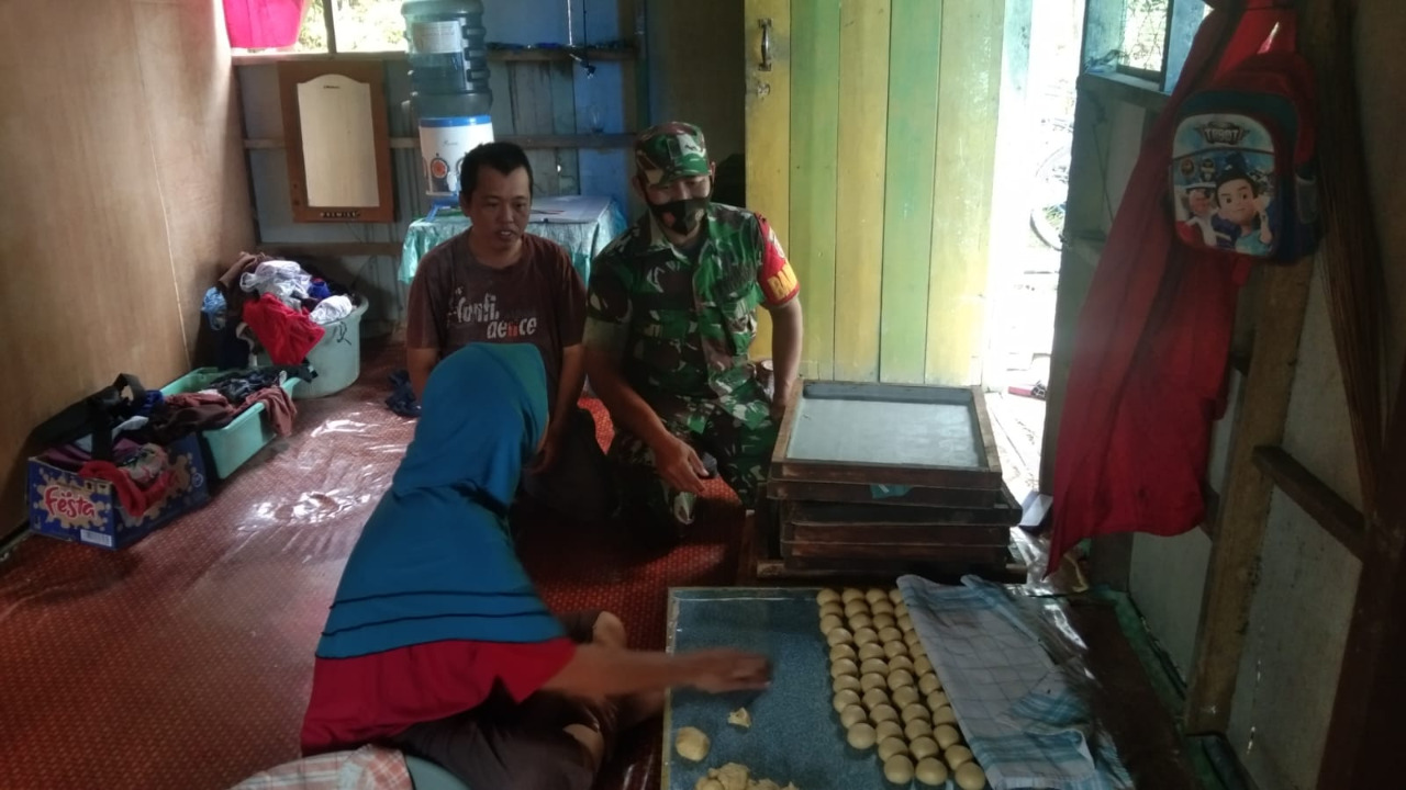Babinsa Koramil Tenggarong Dampingi UMKM Unggulan