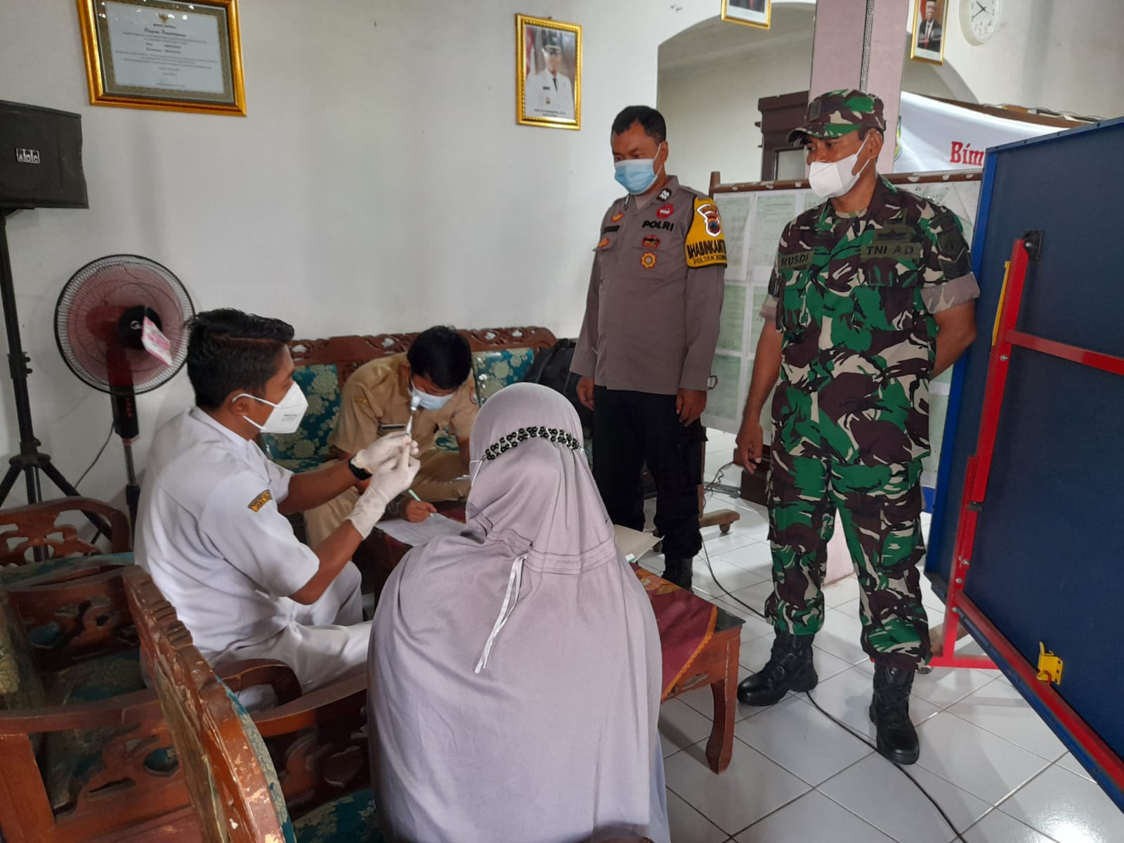 TNI-Polri Kawal Vaksinasi Massal