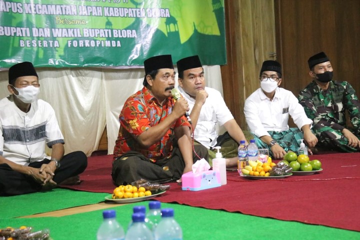 Dibawah Guyuran Hujan, Bupati Terus Lakukan  Kegiatan “Blora Menyapa” edisi Ramadhan ke Desa-Desa.