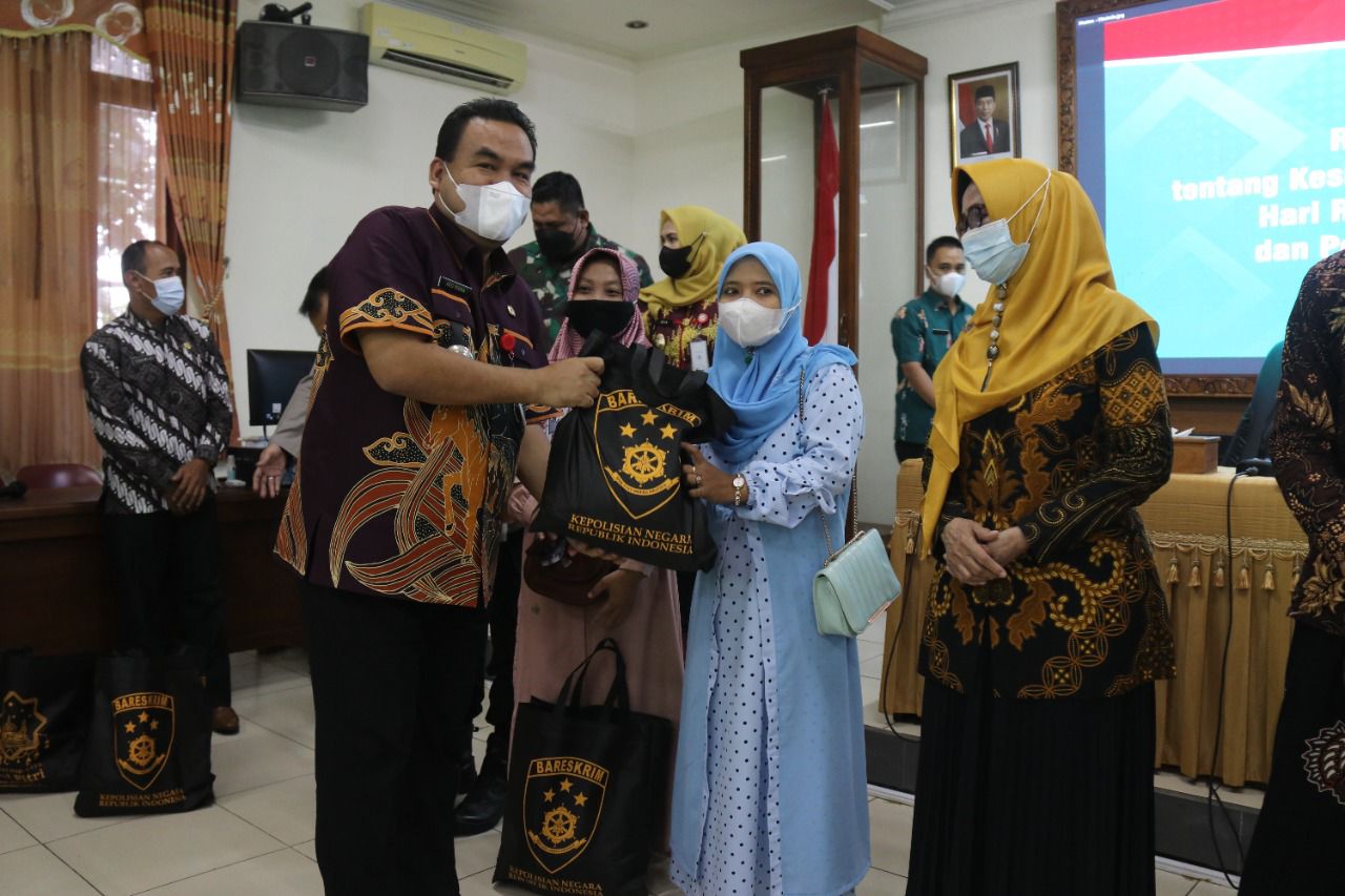 20 Ribu Paket Sembako dari Kabareskrim Diserahkan Pemkab Blora Ke Masyarakat