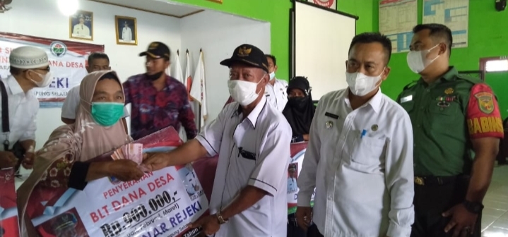 Pemdes Sinar Rejeki Salurkan BLT DD Ta-2022