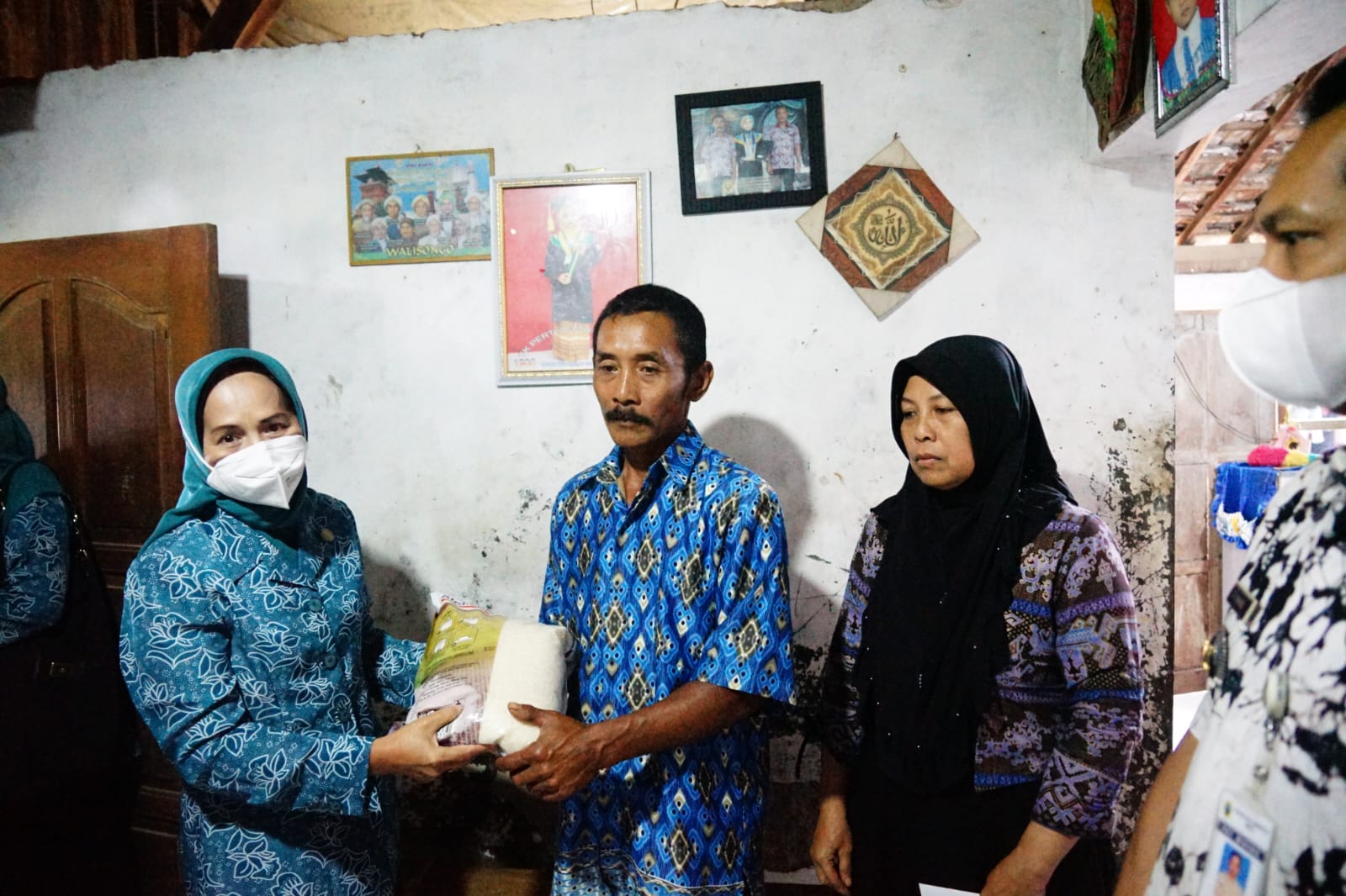 Hari Kartini, PKK Pati Kunjungi Keluarga Bidan Sri Lestari