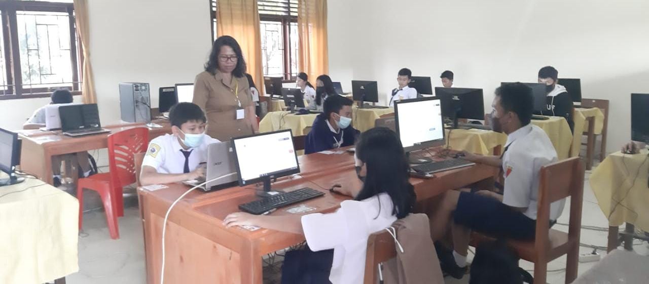 SMP Katolik Rantepao Ikutkan Siswa 117 UNBK, Ini Harapan Adriana Lapu’