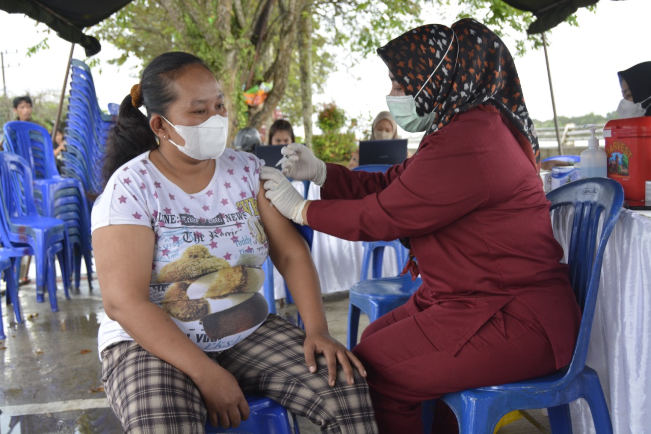 Kodim 0906/Kutai Kartanegara Kembali Gelar Serbuan Vaksinasi Di Timbau, Antusias Warga Masih Tinggi