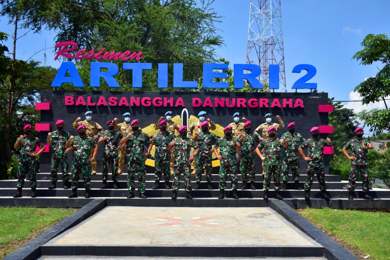 Perdamaian Dunia, Komandan Resimen Sambut Kedatangan Prajurit