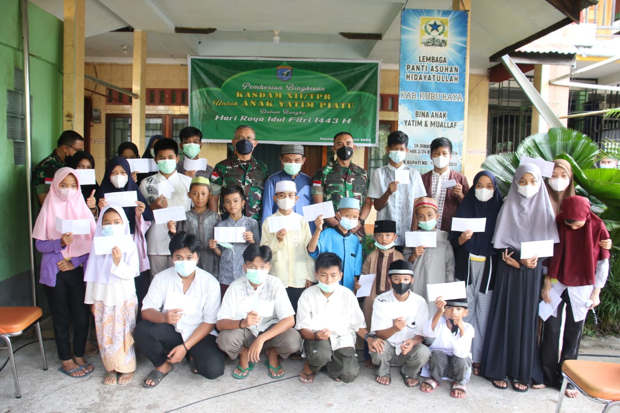 Di Bulan Suci, Pangdam Xll/Tpr Bersama Staf Beri Bantuan ke Panti Asuhan