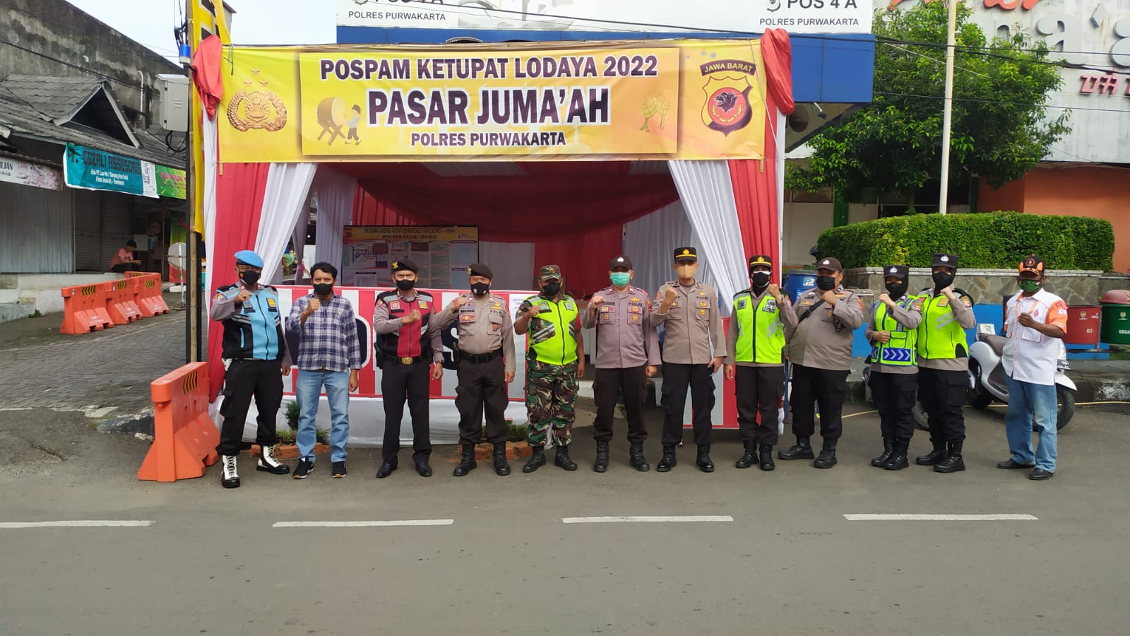 Istirahat di Pos Pam, Polres Purwakarta Himbau Para Pemudik