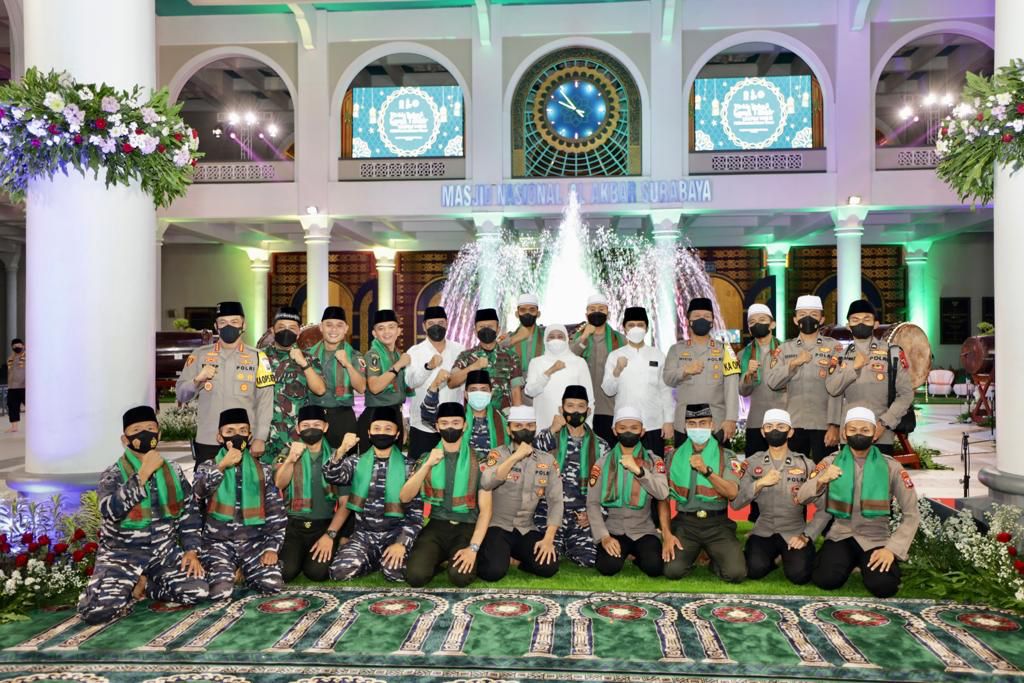 TNI-Polri dan Forkopimda Jatim Ikuti Parade Bedug di Masjid Nasional Al-Akbar