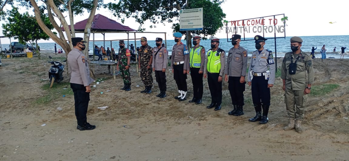 Pantai Corong, Babinsa Penajam Bersama Instansi Terkait Amankan Obyek Wisata