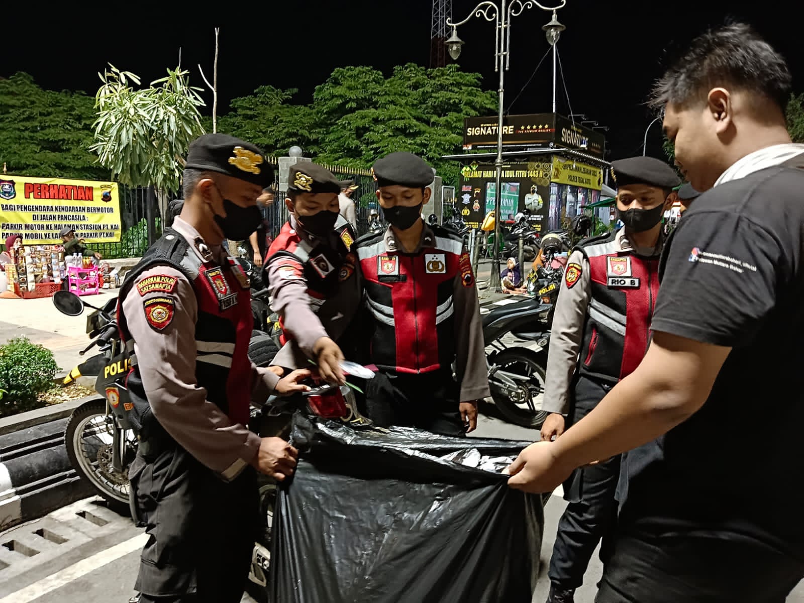 Polres Tegal Kota Gelar Bersih-Bersih Lingkungan