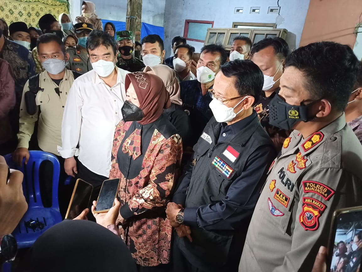 Anak Terkena Kanker Mata, Kapolres Majalengka Kawal Menteri Sosial RI Berikan Bansos
