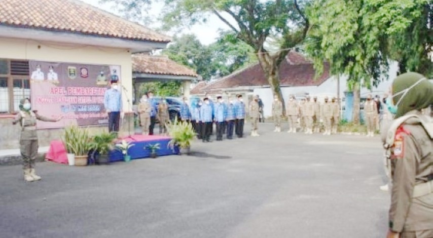 Pembaretan 89 Anggota Satpol-PP Setelah Selesaikan Pembekalan Fisik Dan Mental