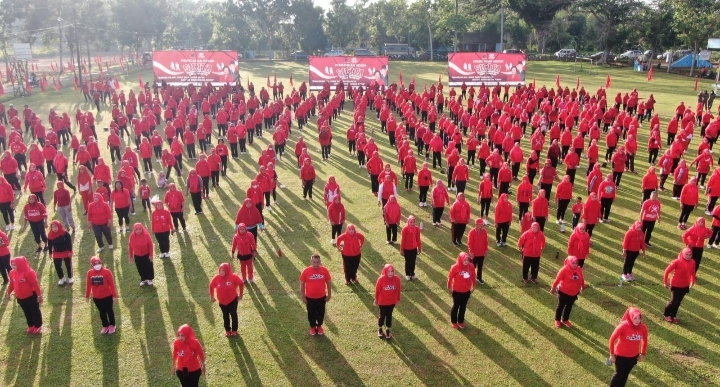 Meriahkan HUT PDI-P Ke-49, DPC PDI-P Lamsel Gelar Senam Sicita
