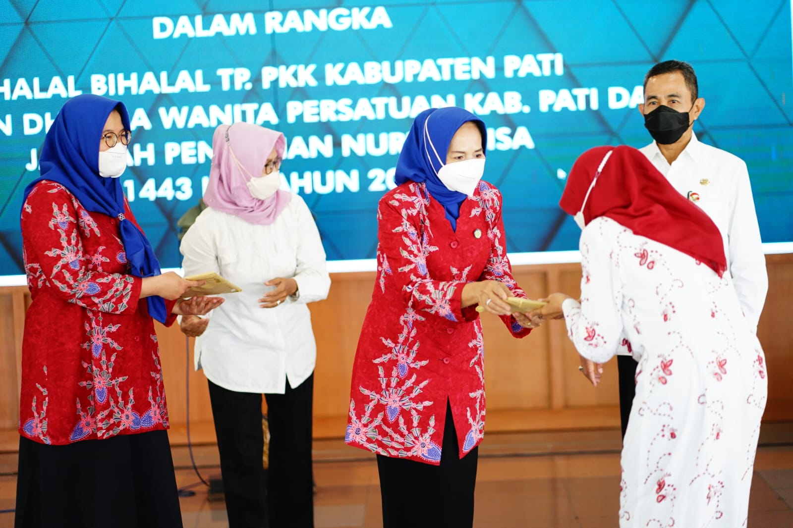 Gelar Halal Bihalal, TP PKK dan Dharma Wanita Santuni Anak Yatim