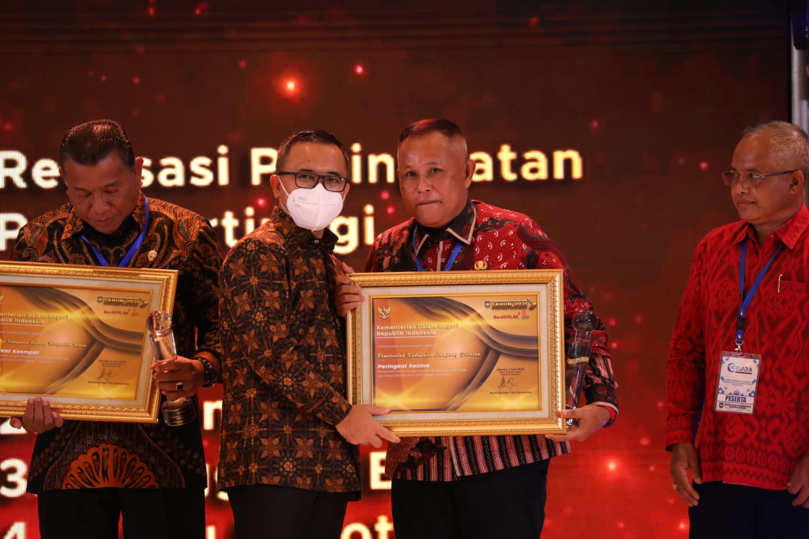 H Nanang Ermanto Terima Penghargaan Dari Mendagri Tito Karnavian