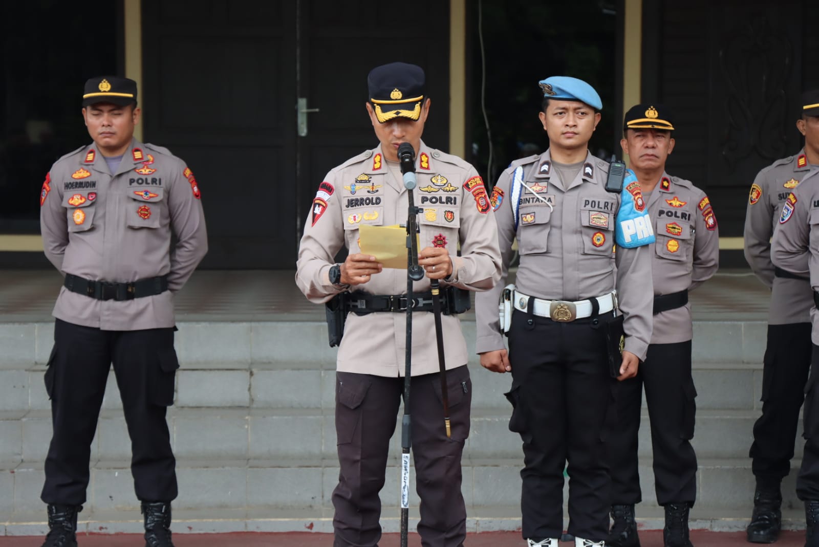 Sebelas Personel Polri Terima Penghargaan