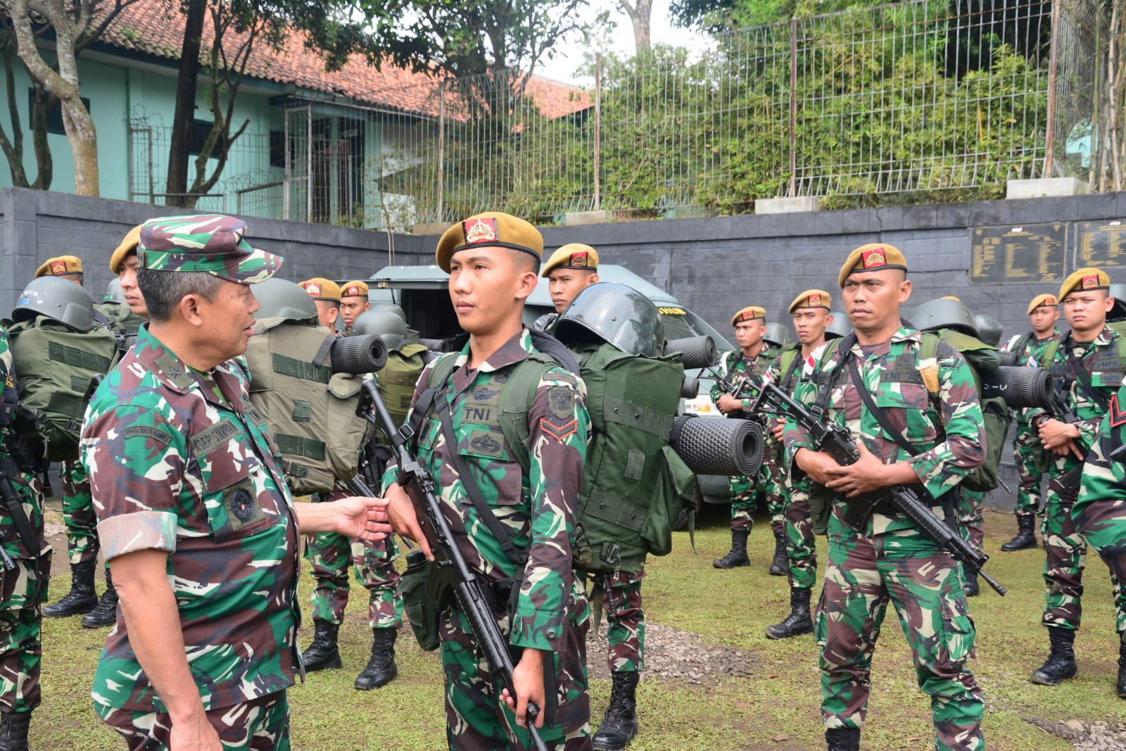 Kasdam III/Slw Cek Langsung Kelengkapan Satgas Pamtas RI-Malaysia