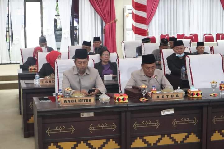 Agus Pimpinan Jalanya Rapat Paripurna Dengan Agenda Penyampaian Ranperda Pertanggungjawaban Pelaksanaan APBD Ta-2021