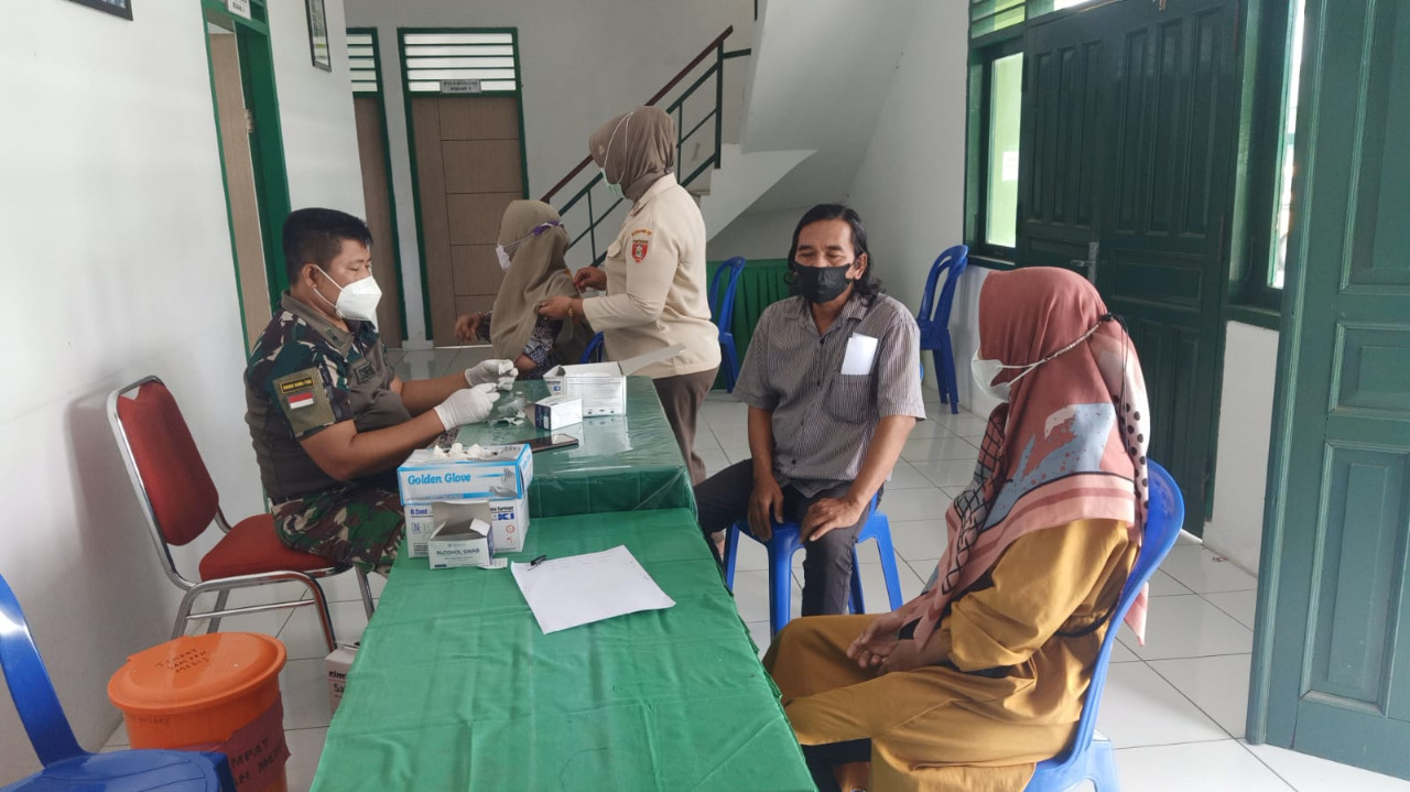 Percepatan Vaksinasi Di Kecamatan Tenggarong, Tim Mobile Kodim Kukar Buka Layanan Vaksinasi