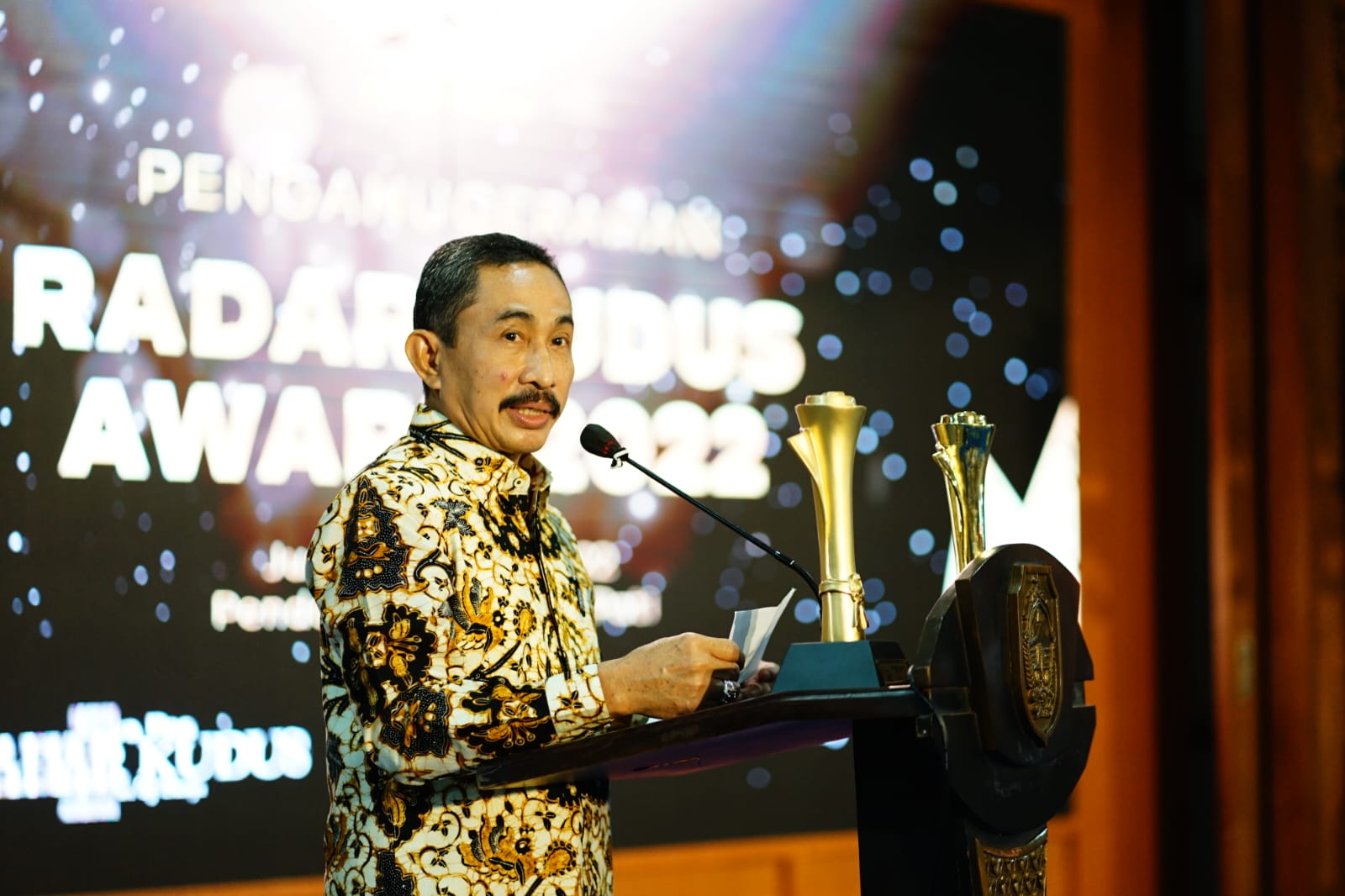 Bupati Terima Penghargaan Capaian Investasi Terbaik