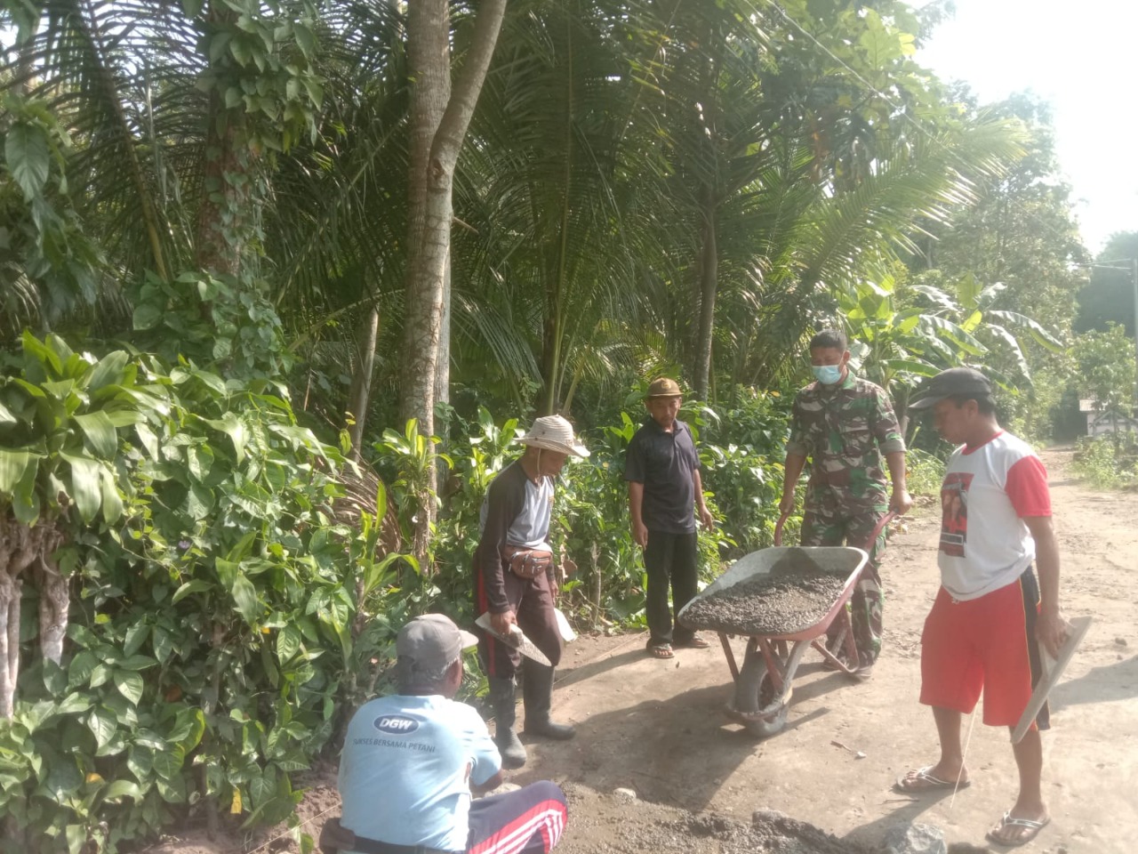 Gelar Kerja Bakti, Ini Pesan Babinsa ke Warga