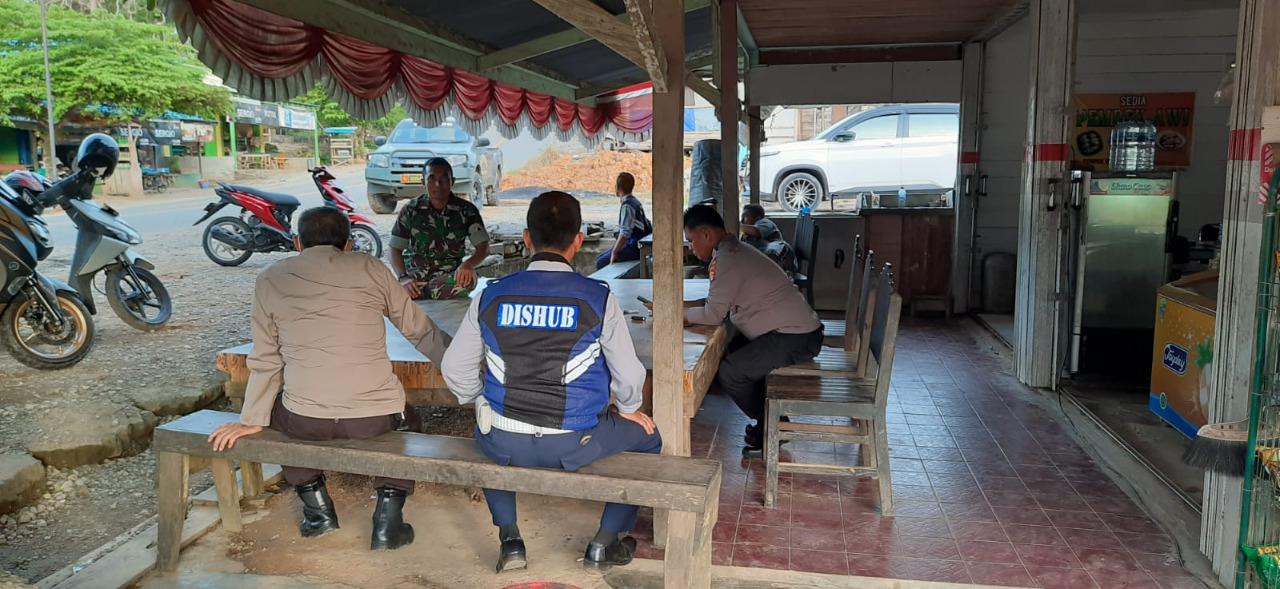 Selalu Bersinergi, Babinsa Kota Bangun Lakukan Komsos Bersama Aparatur Pemerintahan