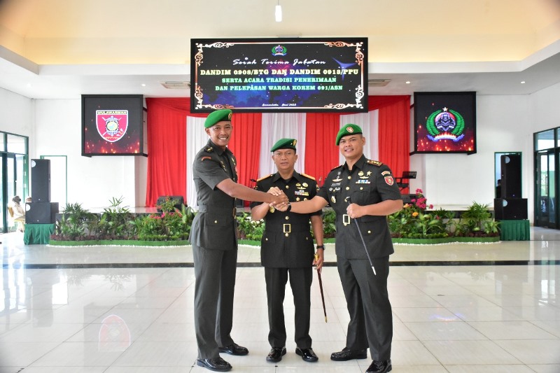 Letkol Inf Dharmawan Setyo Nugroho, S.l.P Menyerahkan Tongkat Komando Kewilayahan IKN Nusantara kepada Letkol Inf  Arfan Affandi, S.E.
