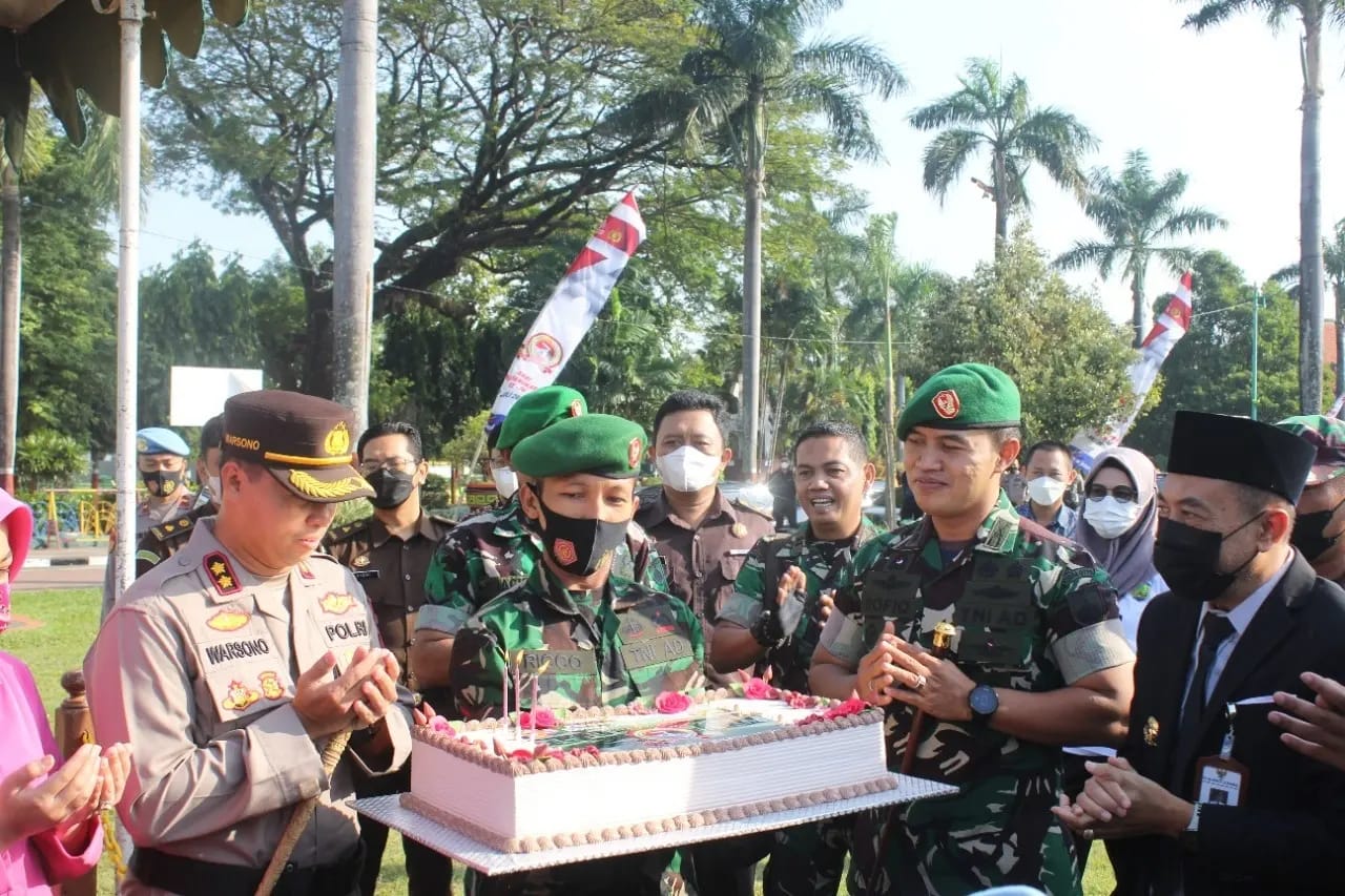 HUT Bhayangkara, Dandim 0719 dan Forkopimda Beri Kejutan Kapolres Jepara