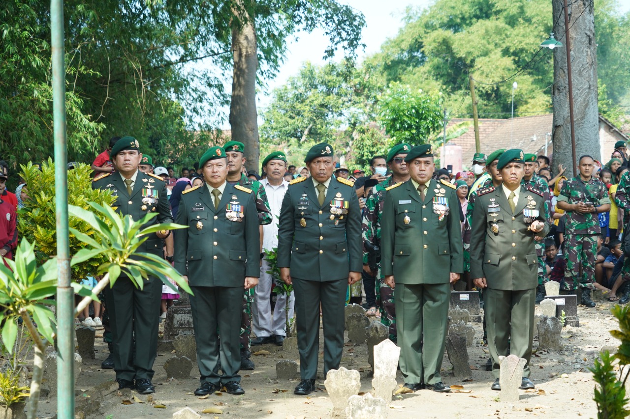 Pemakaman Almarhum Pratu Anumerta Berly Kholif Al Rohman