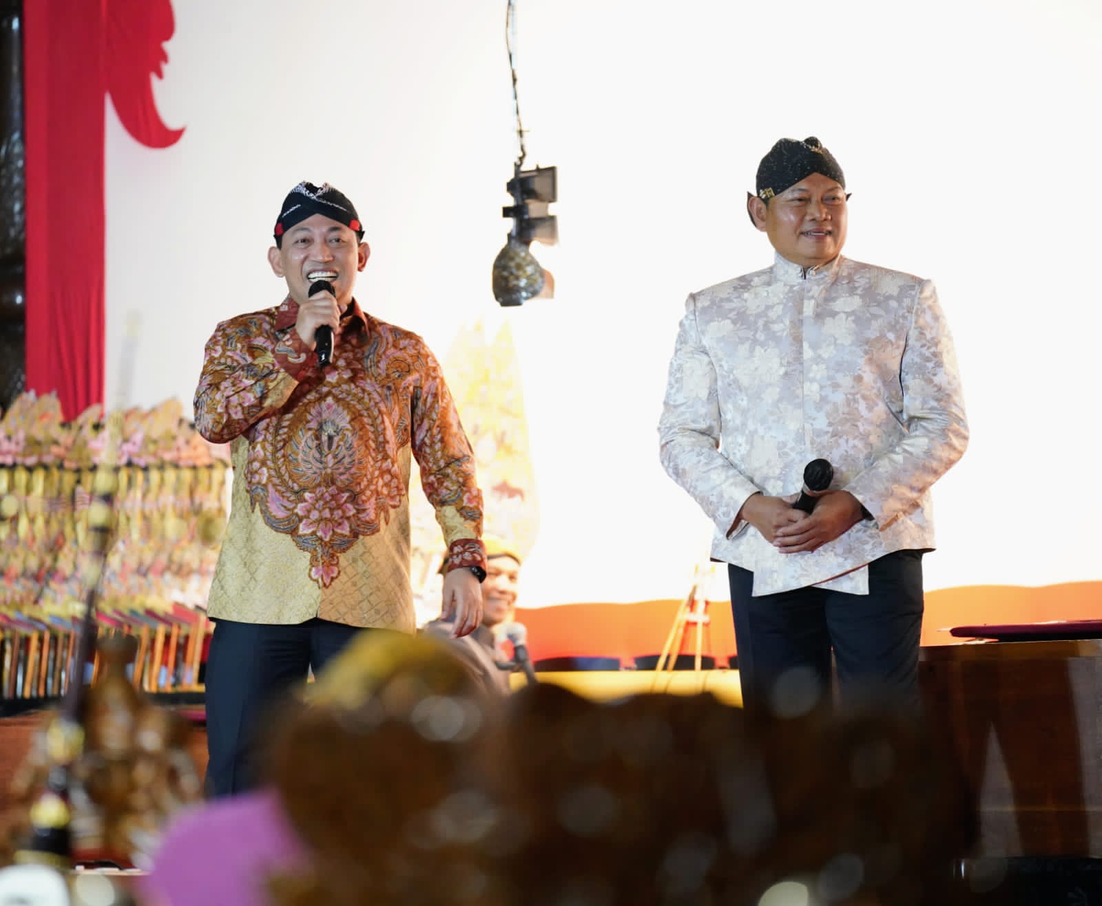 Dekat Masyarakat!!! Kapolri Lestarikan Pagelaran Wayang Kulit