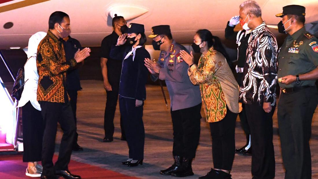 Kapolri Dan Ganjar Sambut Kehadiran Jokowi Di Pangkalan Udara TNI AD Ahmad Yani Semarang
