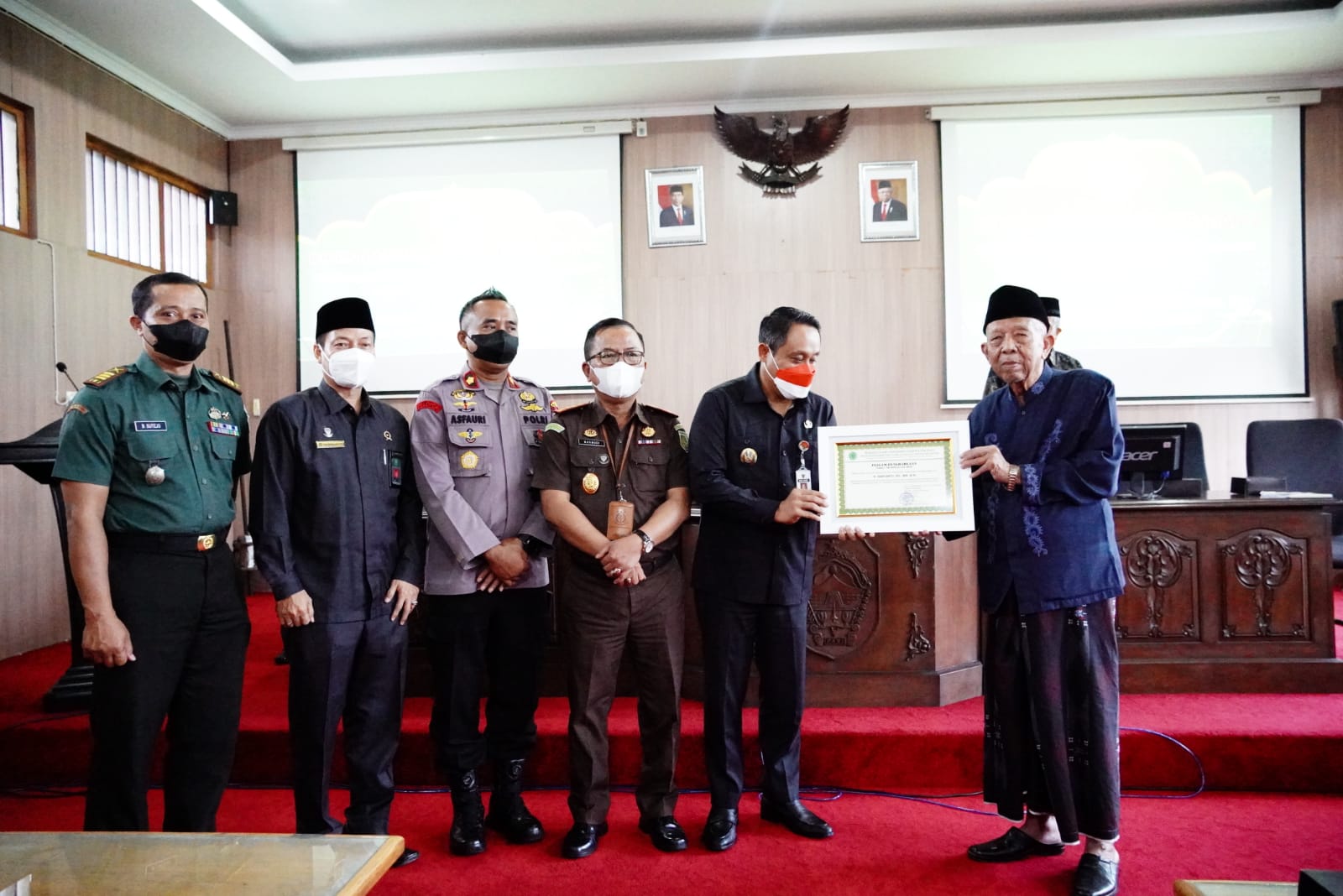 Tutup Lokalisasi Prostitusi Terbesar, Bupati Pati Terima Penghargaan