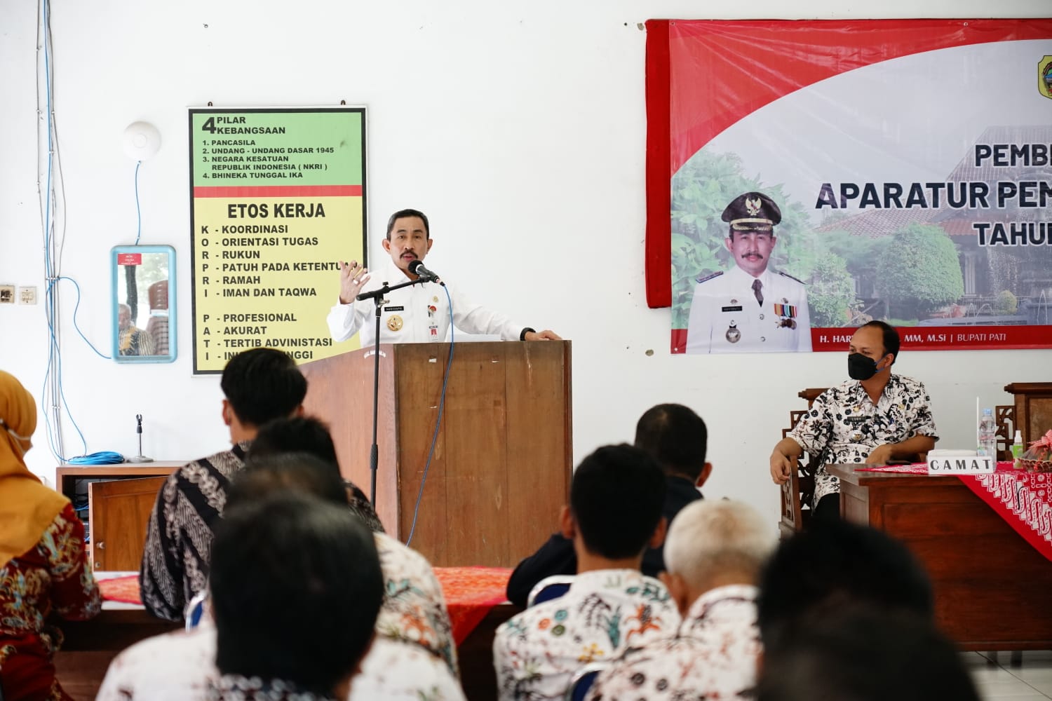 Bupati Berikan Pembinaan untuk Aparatur Pemerintah Desa
