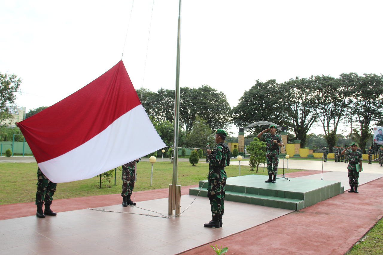 Upacara Bendera Mingguan, Dandim Kutai Kartanegara Tekankan Kedisiplinan
