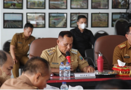 Bupati Lamsel, Nanang Ermanto Minta UPTD Pasar Tingkatkan PAD