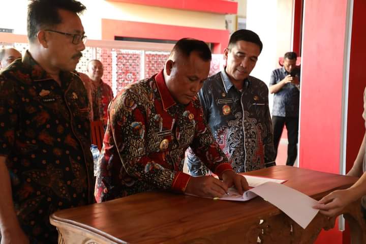 Pemkab Lamsel Bersama Pihak PT SMI Tandatangani Perjanjian Perubahan