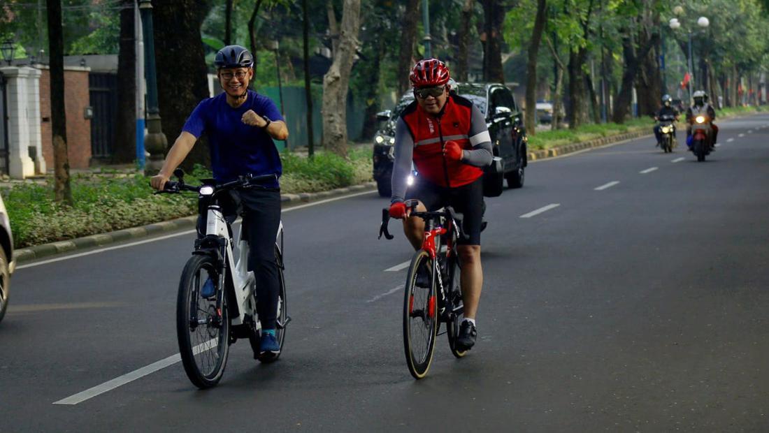 Satu Suara Sekjen PDIP Dan PAN Bantah Bahas Koalisi Sambil Bersepeda