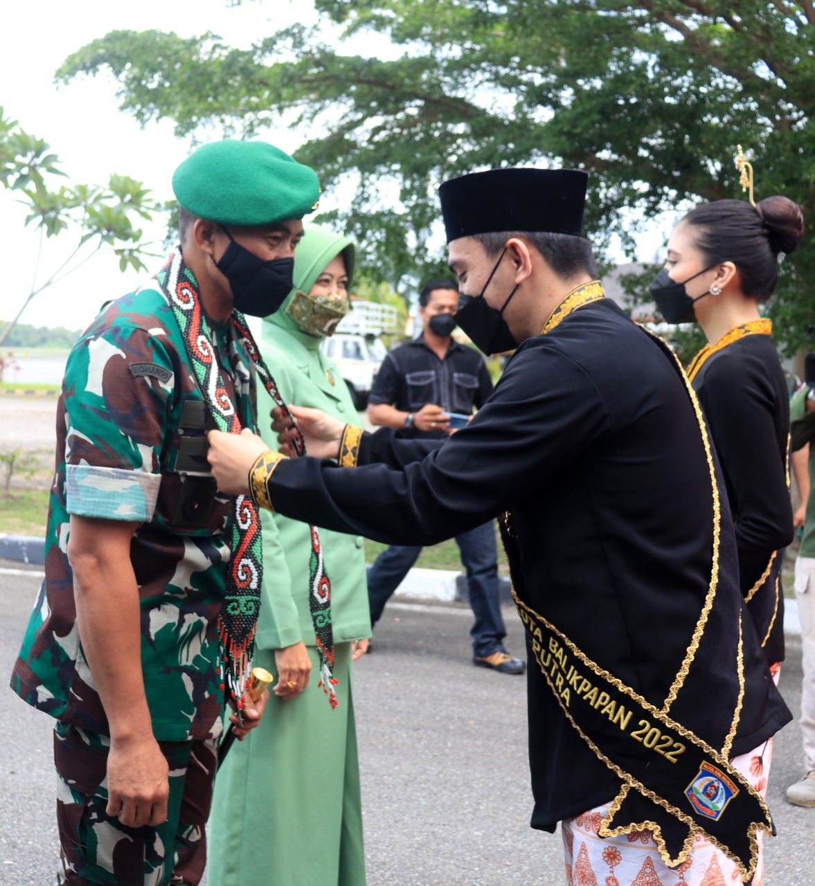 Mayjen TNI Tri Budi Utomo  Awali Tugas Jadi Pangdam VI/Mlw, Disambut Dengan Tradisi Tepung Tawar