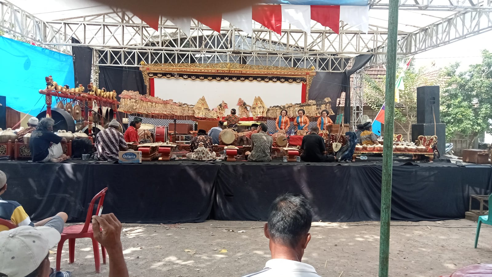 Sedekah Bumi!!! Desa Bodeh Dimeriahkan Wayang Kulit dan Dangdut