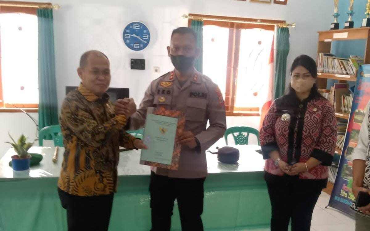 AKBP Eko Suroso, Terima Sertifikat Tanah Hibah Dari Pemda Untuk Bangun Mako Polsek