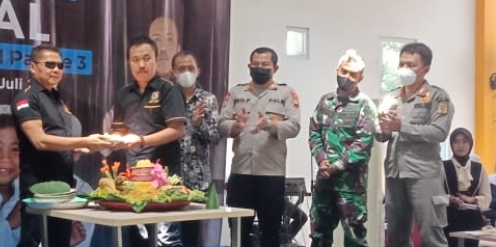 Hari Anak Nasional, Ketua DPC Lindu Aji Gelar Sunatan Massal