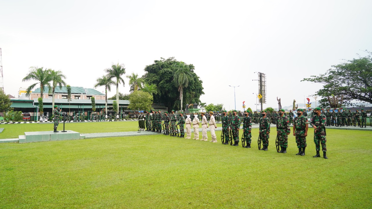 Usai Upacara Bendera, Kasi Intel Kasrem 091/ASN Tunjuk 31 Prajurit dan PNS di Tes Urine