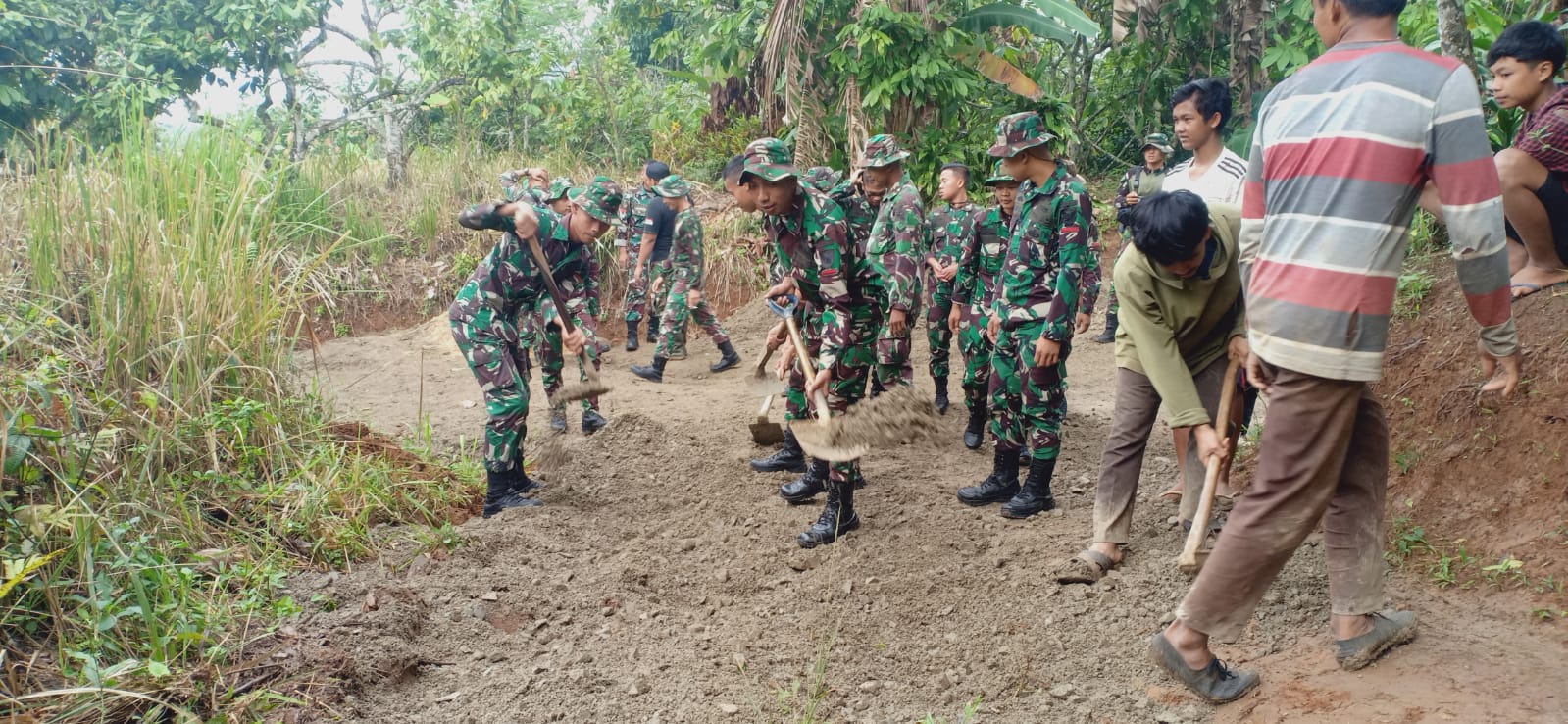 Semangat TNI Mbagun Desa