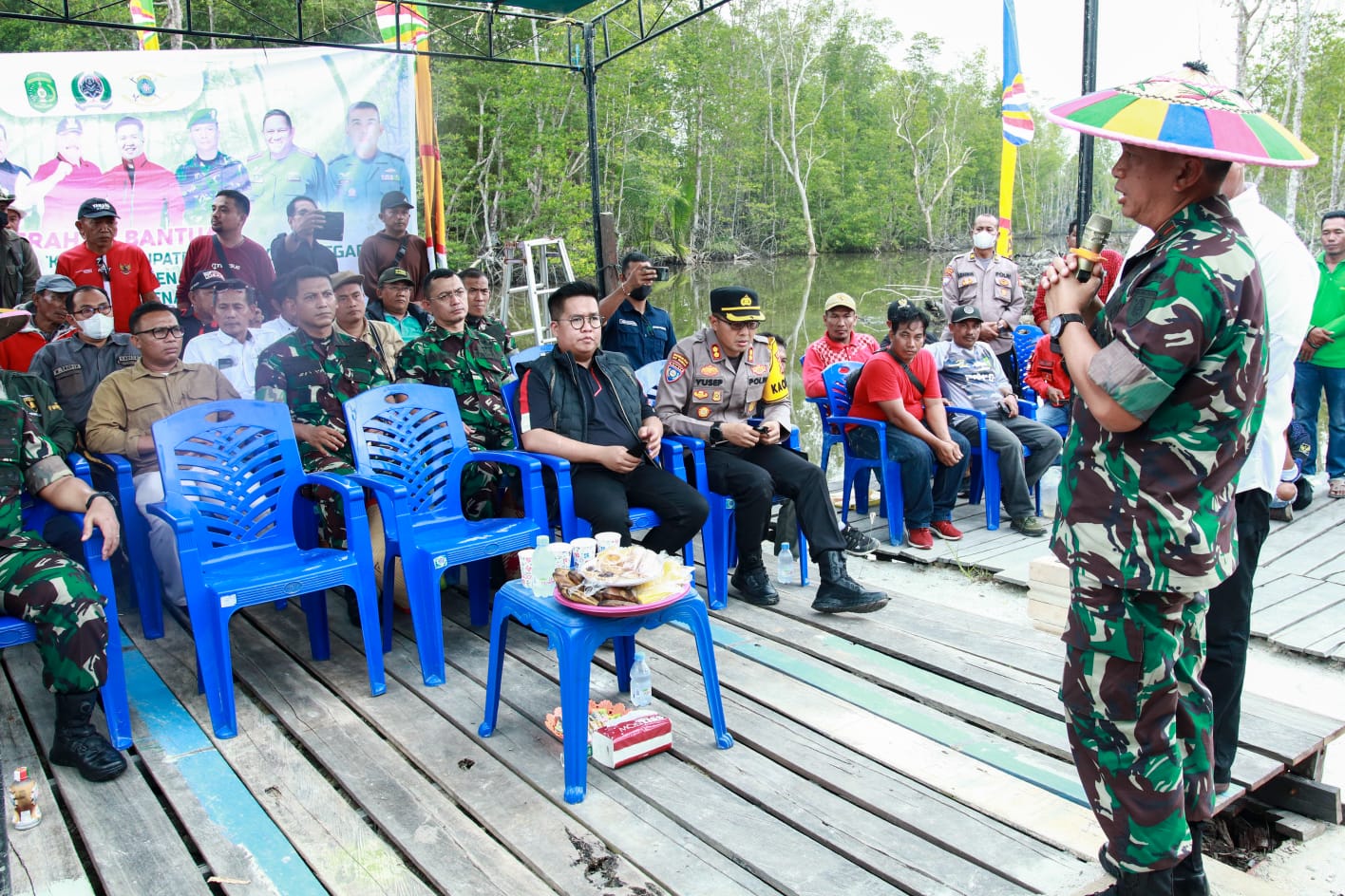 Peringatan Hari Mangrove Internasional, Danrem 091/ASN Tanam Pohon Mangrove