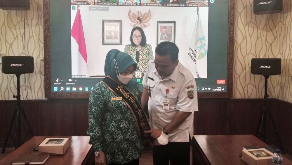 Ny. Ainia Arief Rohman Dikukuhkan Sebagai Bunda Forum Anak