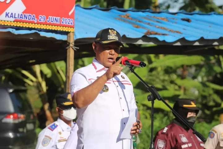 Bupati Lamsel Nanang, Minta Pihak Hukum Merespon Bocah di Paksa Makan Daun Sawit